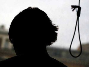 Bakıda kreditə götürdüyü fotoaparatın pulunu ödəyə bilməyən fotoqraf özünü asıb