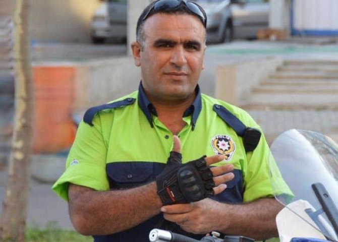 Qəhrəman polisin terrorçuların üstünə getdiyi an- VİDEO