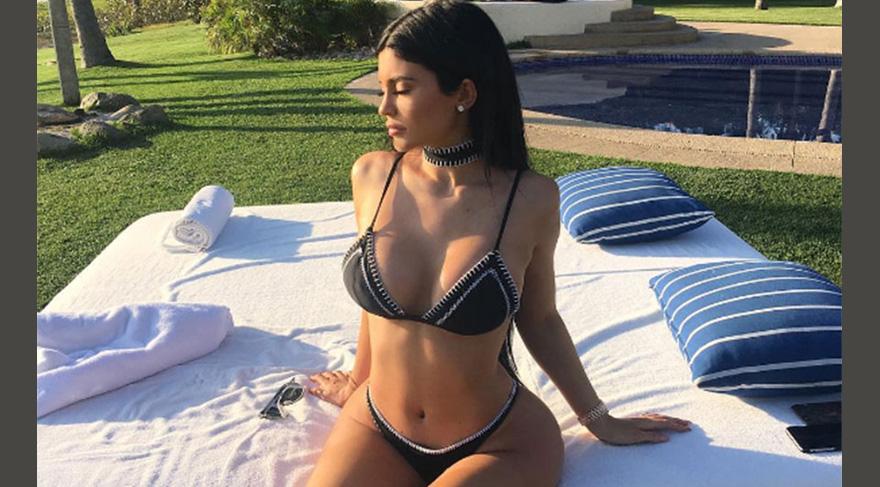 79 min dollarlıq çimərlik geyimi ilə istirahətdə - fotolar