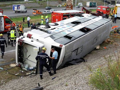 Fransada dəhşətli qəza: 5 nəfər ölüb, 27 nəfər yaralanıb