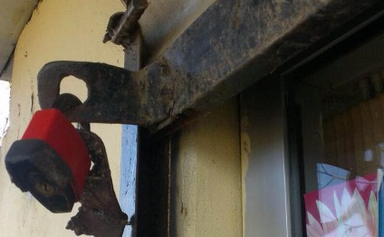 İki oğru poçtun acığını mağazadan çıxdı - FOTO