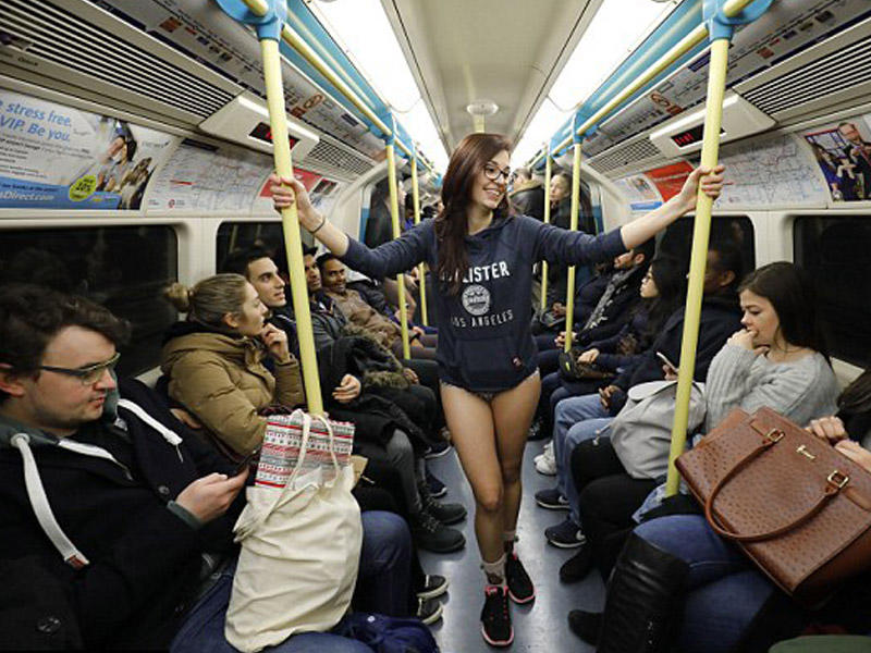 Metroda şalvarsız bir gün - FOTOLAR