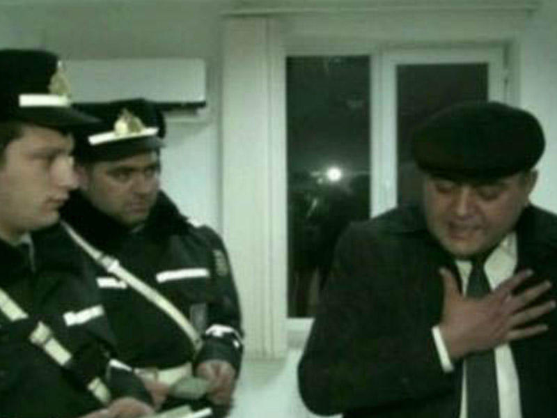 Reyddə tutulan sərxoş sürücü alkotesterə 