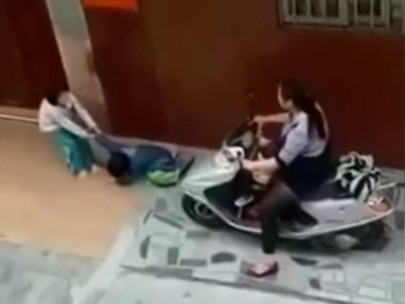 Azyaşlı qıza qarşı işgəncə: bu görüntü ölkəni ayağa qaldırdı - VİDEO