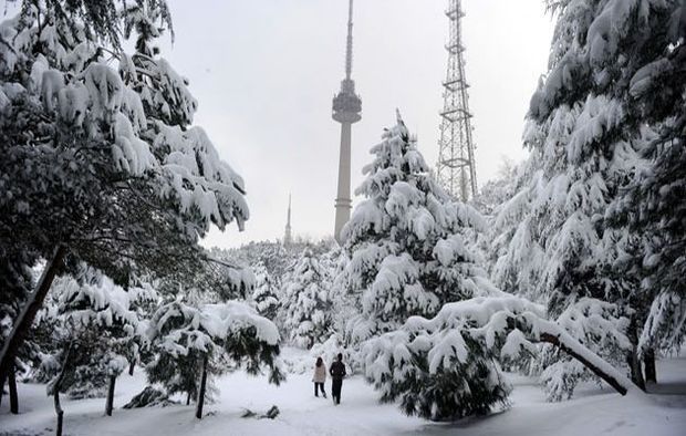 İstanbulda qarlı hava davam edəcək: Məktəblərdə tətil elan olunub