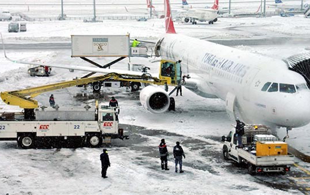 Hava limanında təyyarələrin enişinə icazə verilmir - Türkiyədə