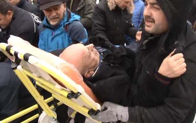 İstanbulda namaz vaxtı məsciddə tavan çöküb - 1 ölü, 40 yaralı+Video+ Yenilənib