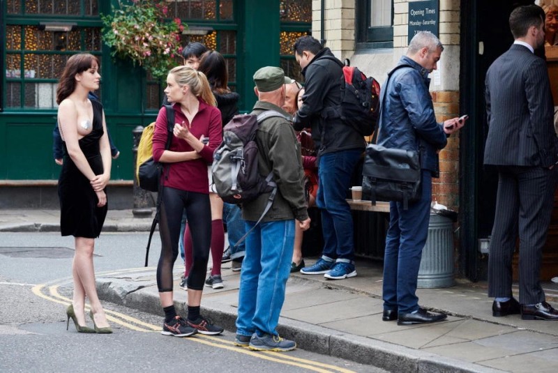 YENİ BİABIRÇI DƏB! sinənin biri açıq, biri bağlı – fotolar