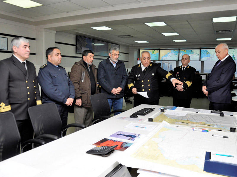 İtkin düşən neftçilərin ailə üzvləri qəzanın baş verdiyi yerdə - FOTOLAR