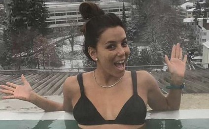 Aktrisanı bir də bikinidə və makiyajsız görün - FOTO