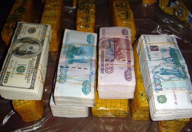 Külli miqdarda xarici valyutanı ölkədən çıxarmaq istəriblər – FOTO