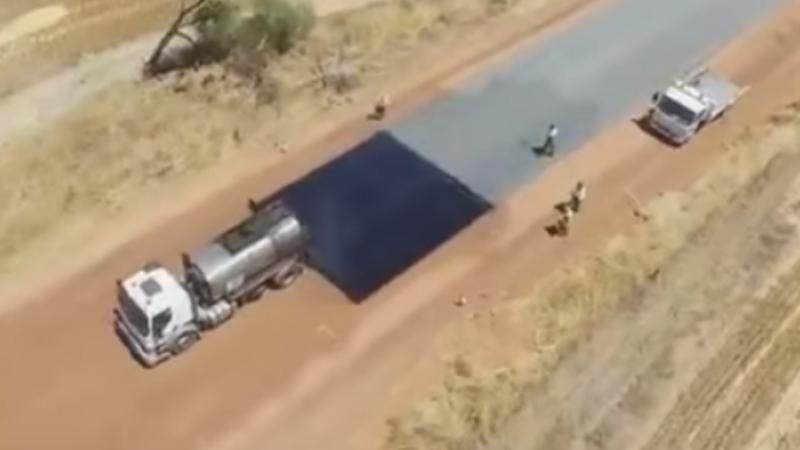 Asfaltı belə çəkərlər - VİDEO