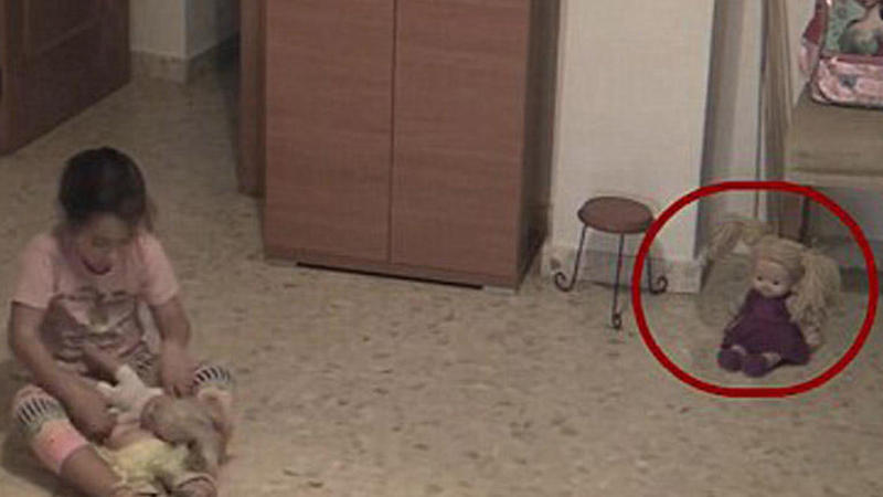 ŞOK: Evdəki ruhlar qızı qorxutdu - VİDEO