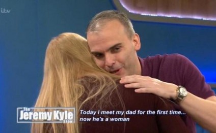 40 il axtardığı atasının qadın olduğu üzə çıxdı - video