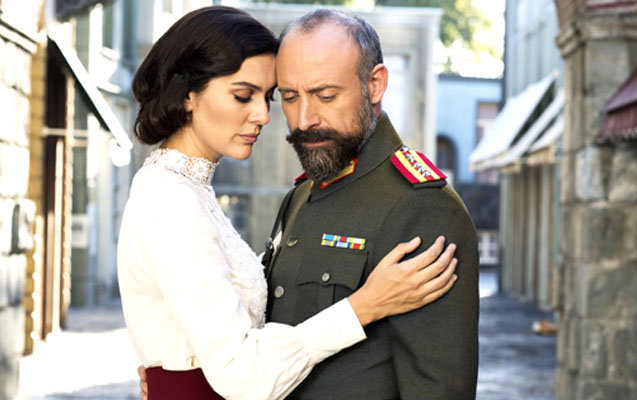 ŞOK! Daha bir məşhur FETÖ-çü çıxdı, serialdan çıxarıldı - FOTOLAR