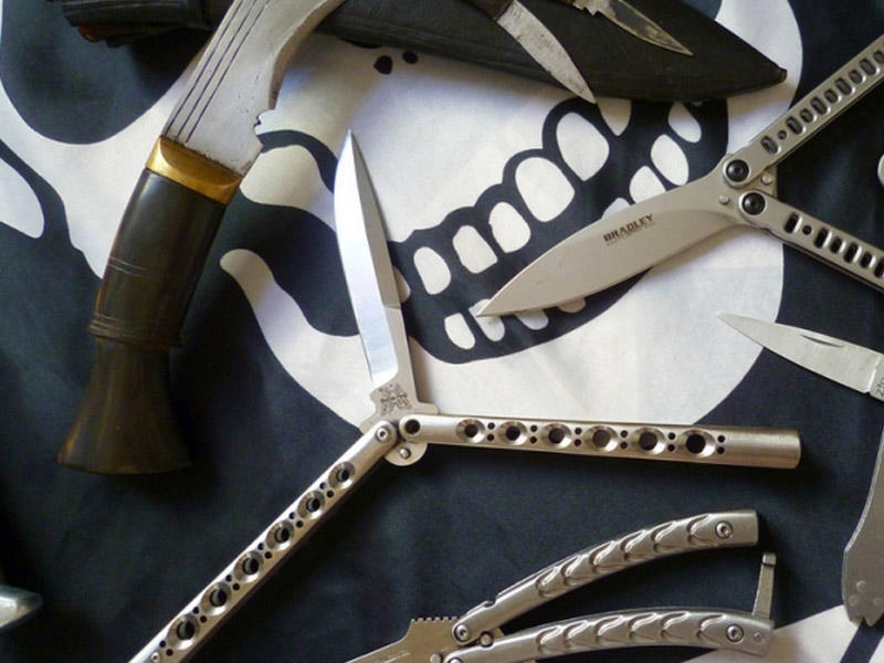 Üzərində soyuq silah gəzdirənlərin NƏZƏRİNƏ - Həbs oluna bilərsiniz