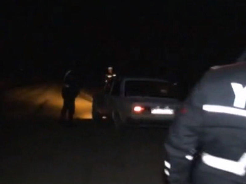 Rəis, pivə içmişəm də- Sürücü maşını polisin üstünə sürdü