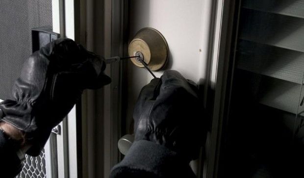 Bakı məktəblərindən birindən oğurluq edilib