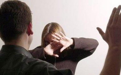 Qızını çılpaq görən ata nə etdi? - VİDEO (16+)