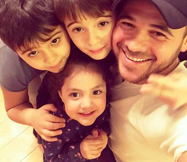 Emin Ağalarov əkizləri və Əminə ilə gəzintidə - VİDEO