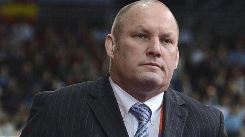 Azərbaycan yığmasının sabiq baş məşqçisi beynəlxalq axtarışa verildi