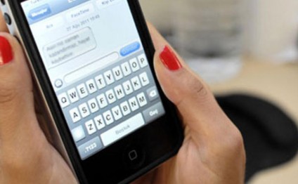 Arvadının xalatından gizlətdiyi telefonu düşdü, kişilərlə yazışmasını tutdu - MƏHKƏMƏ