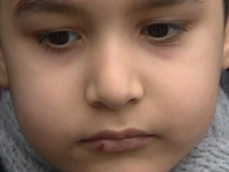 Bakıda uşaq tərbiyəçi tərəfindən amansızcasına döyüldü - VİDEO