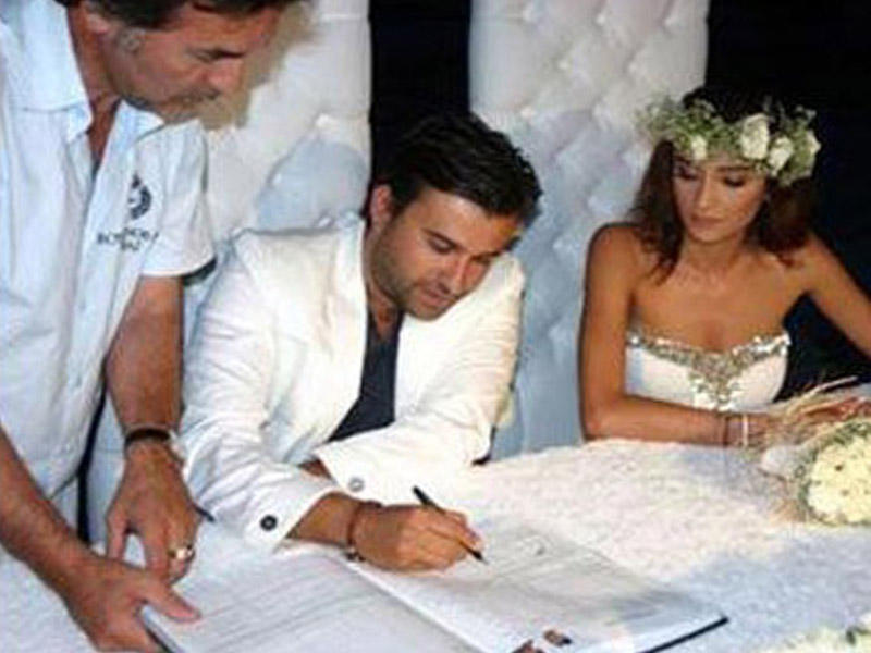 Toy gecəsini valideynləri ilə birlikdə keçirən MƏŞHUR iki gün sonra boşandı - FOTO