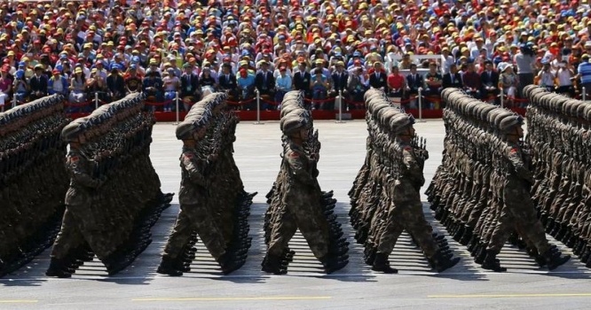 Çin əsgərlərinin təlimi dünyanı heyrətə saldı - VİDEO