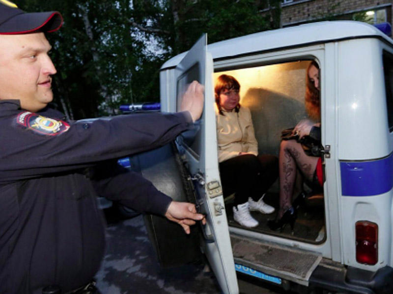 Moskvada fahişələr leytenantı zorlayıblar