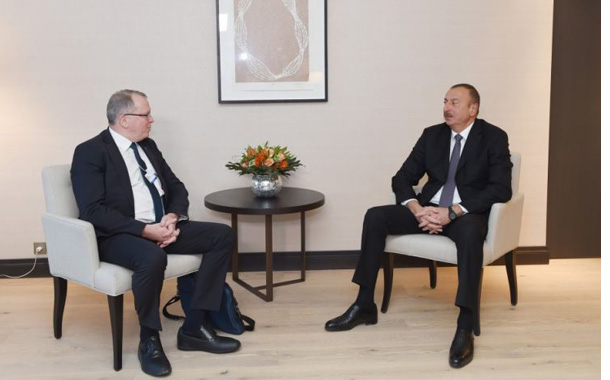Prezident İlham Əliyev Davosda “Statoil” şirkətinin baş icraçı direktoru ilə görüşüb