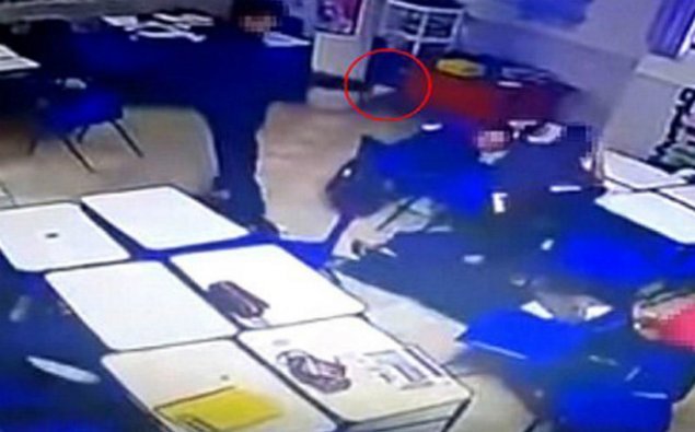 DƏHŞƏT: Sinif yoldaşlarını və müəllimi güllələdi, intihar etdi (+18 VİDEO)