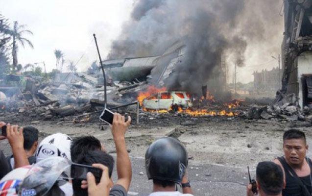 Sərnişin təyyarəsi qəzaya düşdü - Göyərtəsində 4 nəfər olub