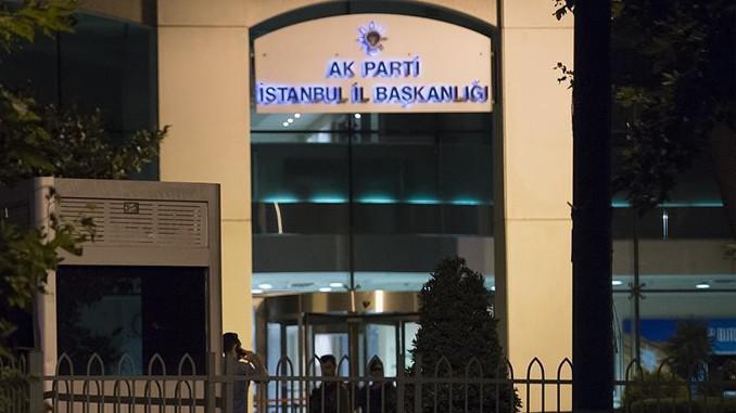 İstanbulda AKP-nın binası qumbaraatandan atəşə tutulub