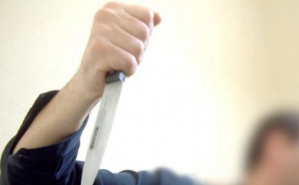 Qaçqın şəhərciyində gənc oğlanı bıçaqladılar