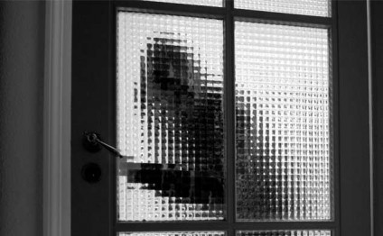 Evə girib qadını boğdu, oğlunu isə bıçaqladı –Şirvanda