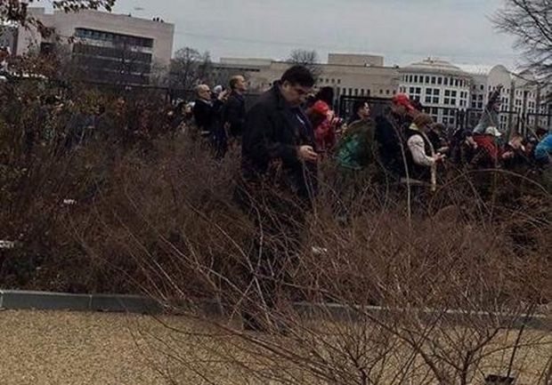 Saakaşvili Trampın inaqurasiya mərasimini “kolluqdan” izləyib – VİDEO