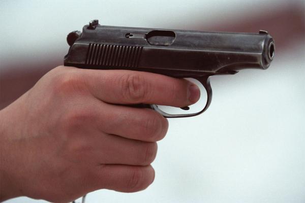 Bakıda avtomobil atəşə tutuldu