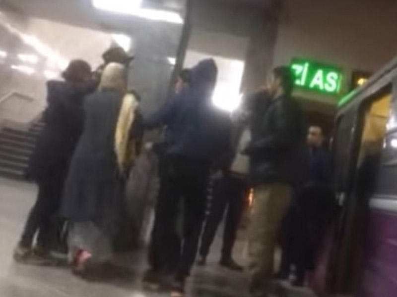 Bakı metrosunda qadınlar arasında DAVA - VİDEO