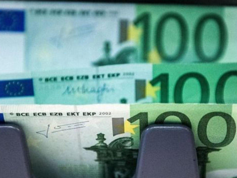 Dövlət hər kəsə pul paylasa, nə baş verər? - FOTOLAR