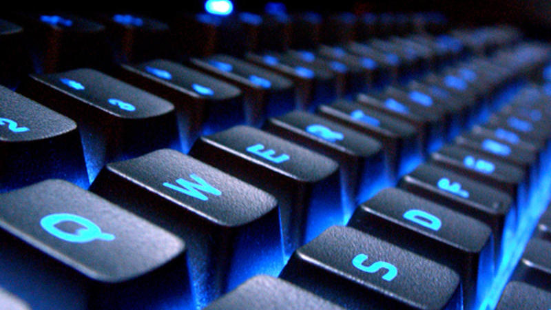 1 saniyəyə məqalə yazan jurnalist