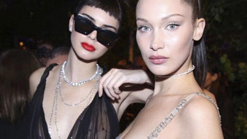 Məşhur model AĞ ETDİ: Belə geyim olar? - FOTOLAR (18+)