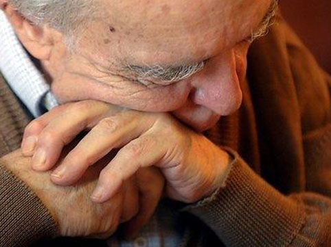 72 yaşlı qoca 150 min dollar oğurlayıb pornoya xərclədi