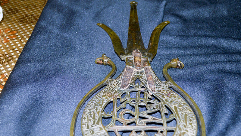 Şah İsmayılın döyüş bayrağı Azərbaycandakı bu evdə qorunur- VİDEO