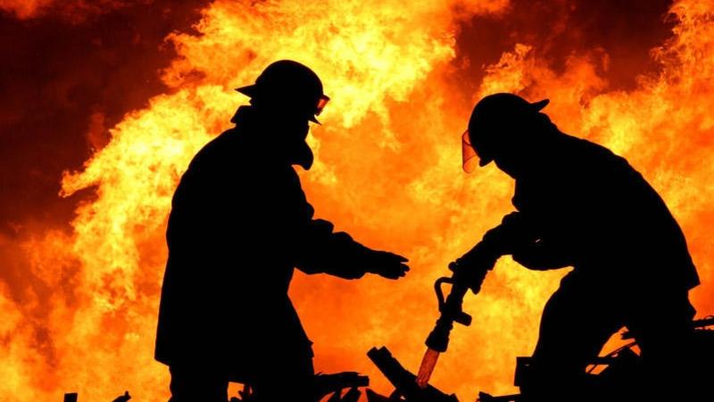 Daha bir DƏHŞƏTLİ İNTİHAR: özünü evində yandırdı - YENİLƏNDİ