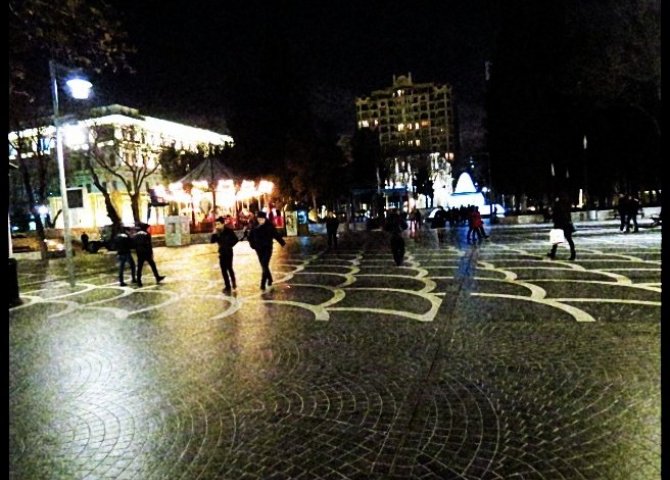 Bakıda BİABIRÇILIQ: Ana fahişəlik edir, 5 yaşlı oğlu baxır - FOTO