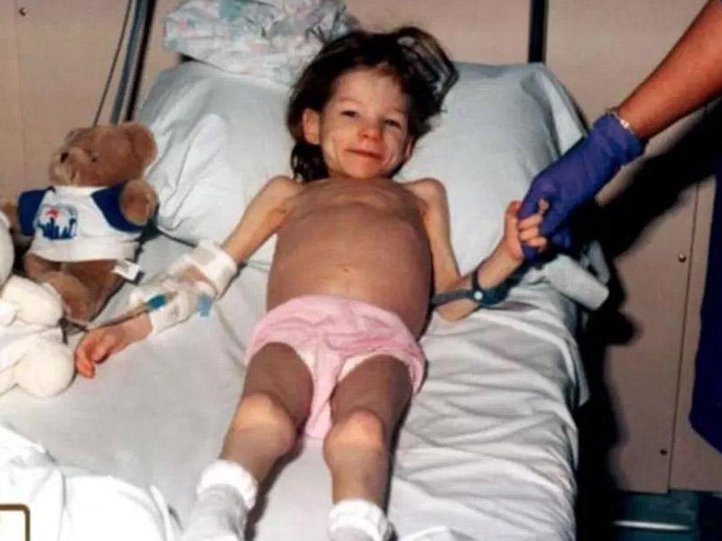 DƏHŞƏT: Valideynləri qızı 6 il ac-susuz şkafda saxlayıb, cinsi istismar etdilər - FOTOLAR