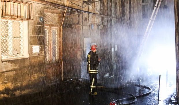 FHN: Yanğından xilas edilən iki nəfərin vəziyyəti ağırdır