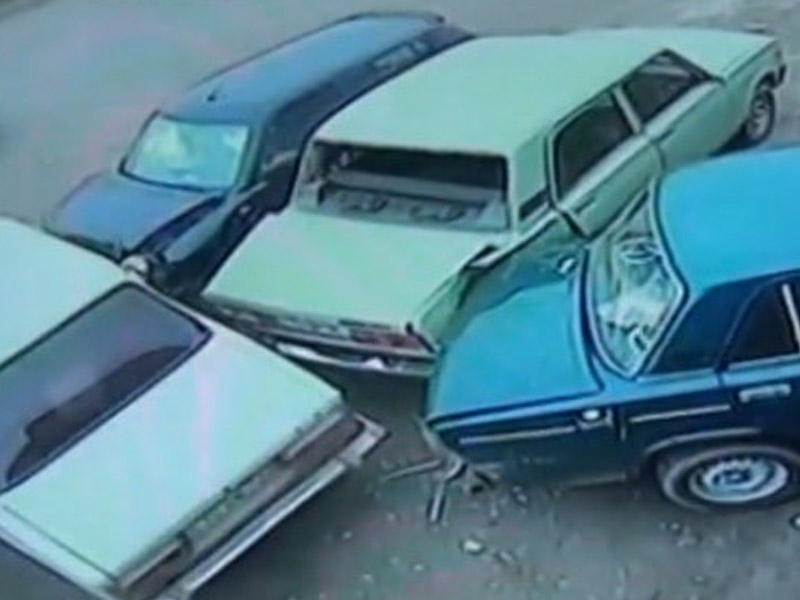 Zəncirvari qəza anbaan kameraya düşdü - VİDEO