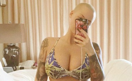 Məşhur model oteldə soyundu, fotolarını paylaşdı - FOTO